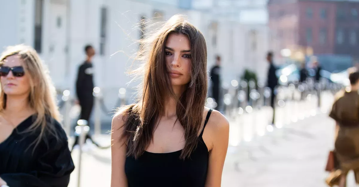 Emily Ratajkowski Wore This Tight-Fitting Outfit 