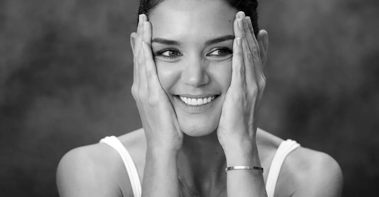 Katie Holmes Proudly Showed Off Her Grey Hair, Impressing The Web