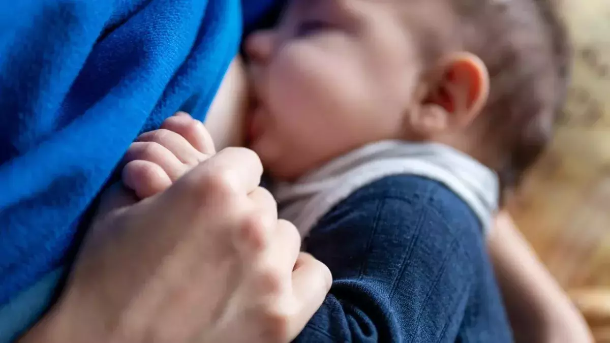 New mum discovers cancerous lump while breastfeeding her son