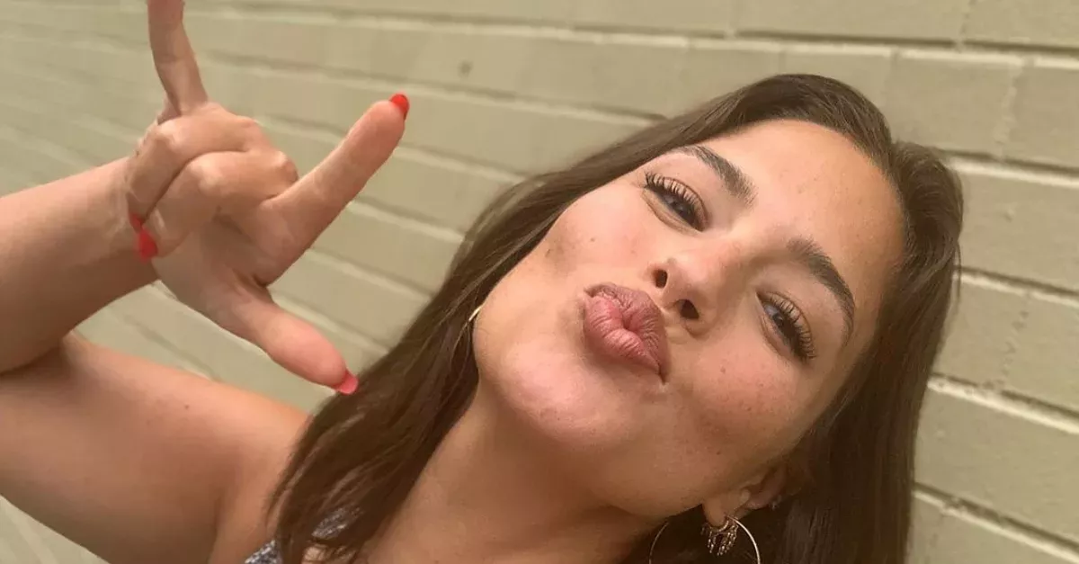 Pregnant Ashley Graham Reveals Her Naked Body In This Video