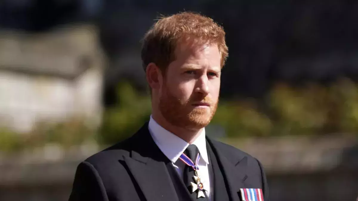 Prince Charles to leave Harry in the cold if he attacks the Queen again