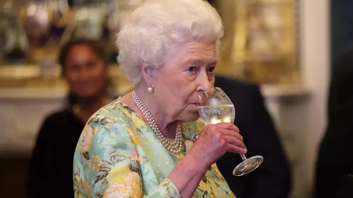 Queen Elizabeth II spots ghosts