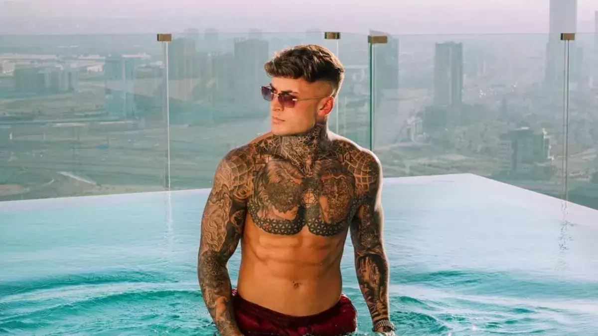 Love Island Contestants
