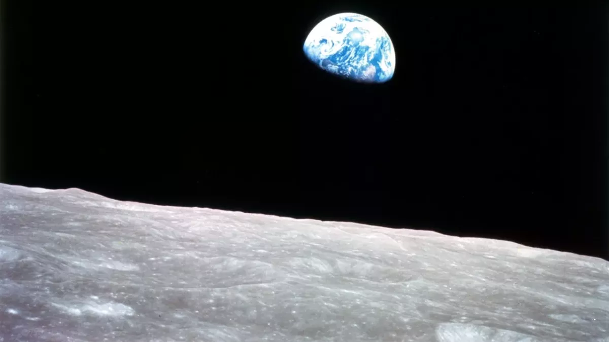 NASA reveals the Earth and the Moon are drifting apart