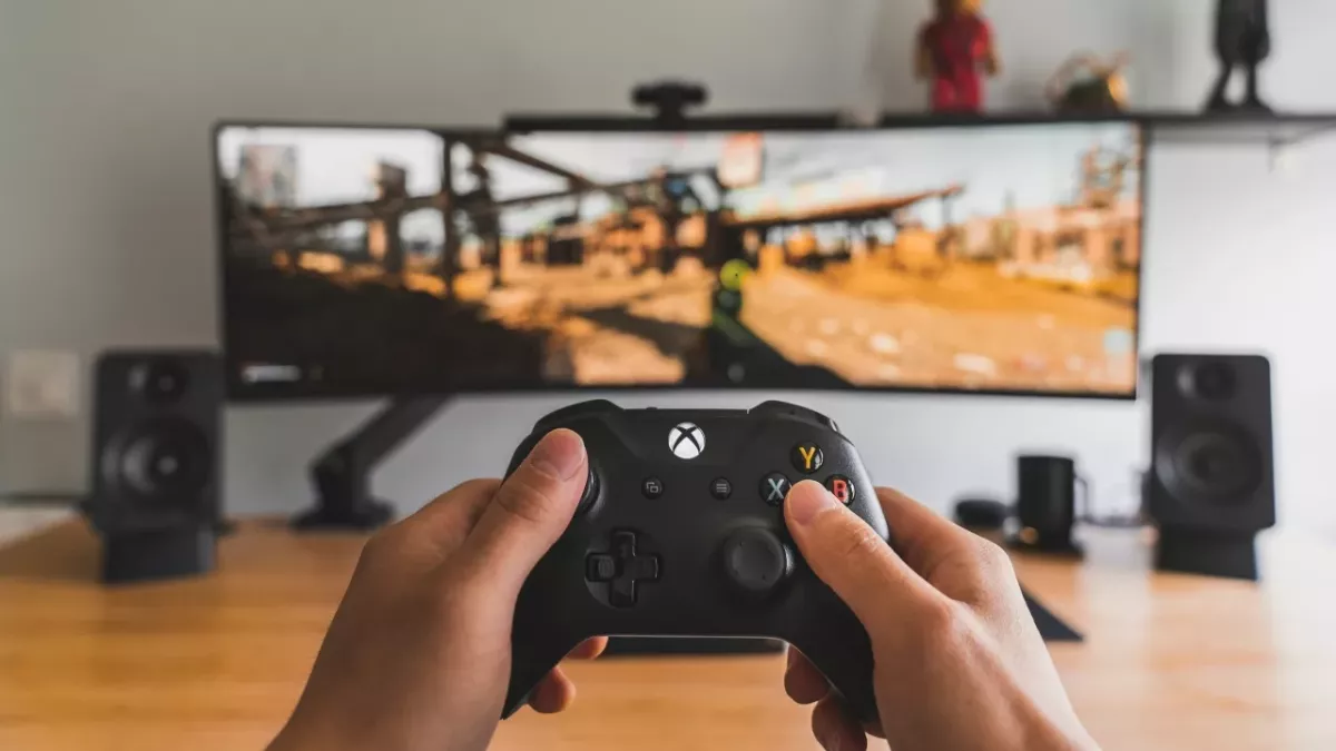 cheat pregnant woman sells boyfriend game console UK