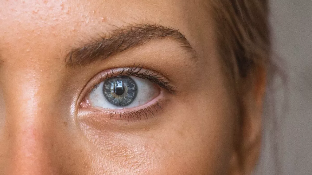 doctors shocked woman eye infection worms health
