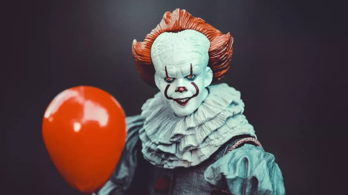 Killer clown terrifies residents Scotland halloween