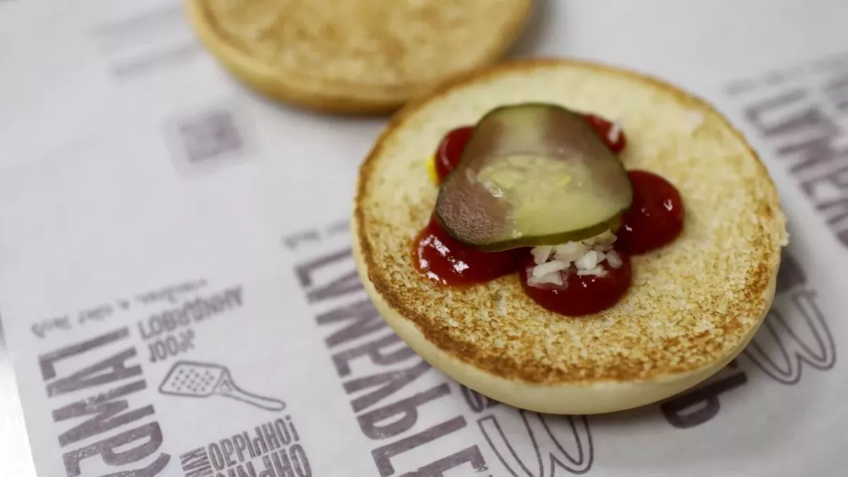 Here's why you should avoid sauce dispensers at fast-food restaurants
