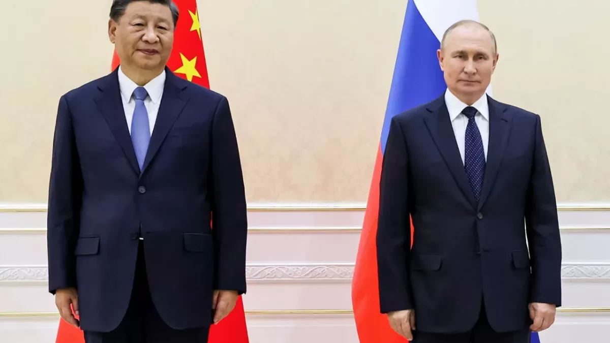 Chinese President Xi Jinping, left, and Russian President Vladimir Putin pose for a photo on the sidelines of the Shanghai Cooperation Organization (SCO) summit in Samarkand, Uzbekistan, Thursday, Sept. 15, 2022. (Alexandr Demyanchuk, Sputnik, Kremlin Pool Photo via AP)