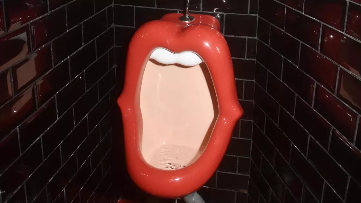 Establishing female urinals and how to use it
