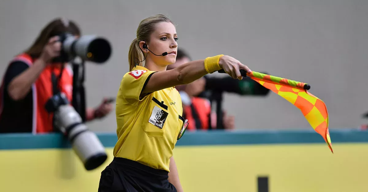 Fernanda Colombo Trolls A Player In The Middle Of A Match And It's Hilarious 