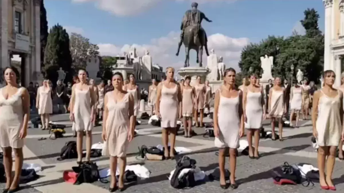 Flight attendants in Italy strip to protest job losses