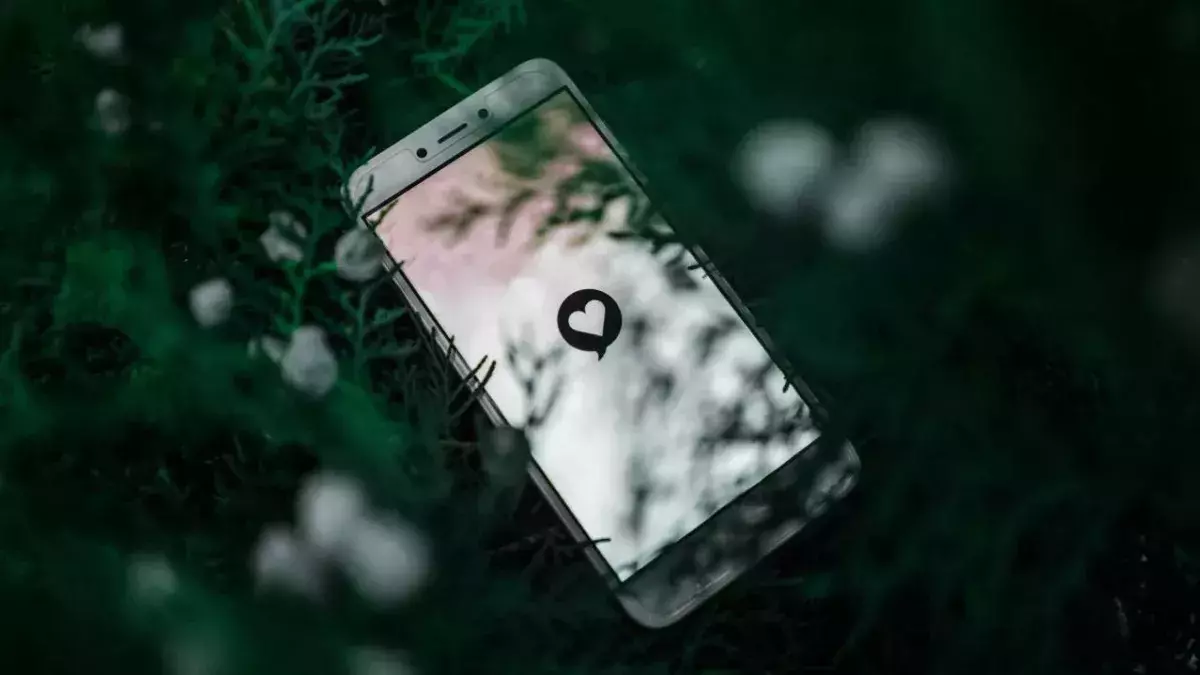 How to be safer while online dating?