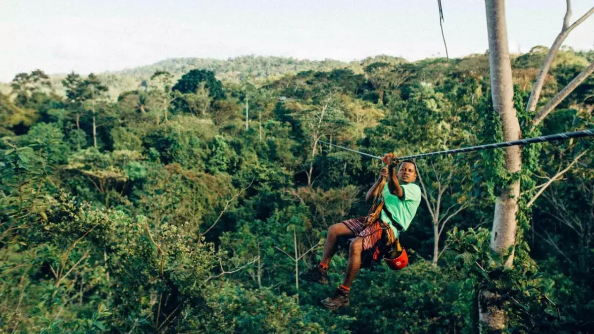 Man tragically dies after saving a woman stuck on a zipline