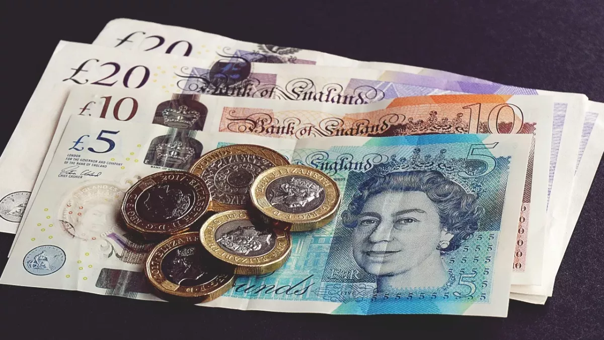 Thousands of people on benefits warned of change in payment date this month: here's what to expect 