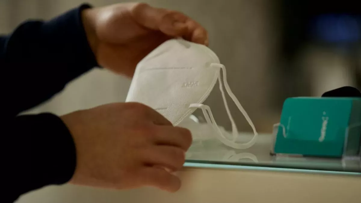 The UK to make masks a personal choice