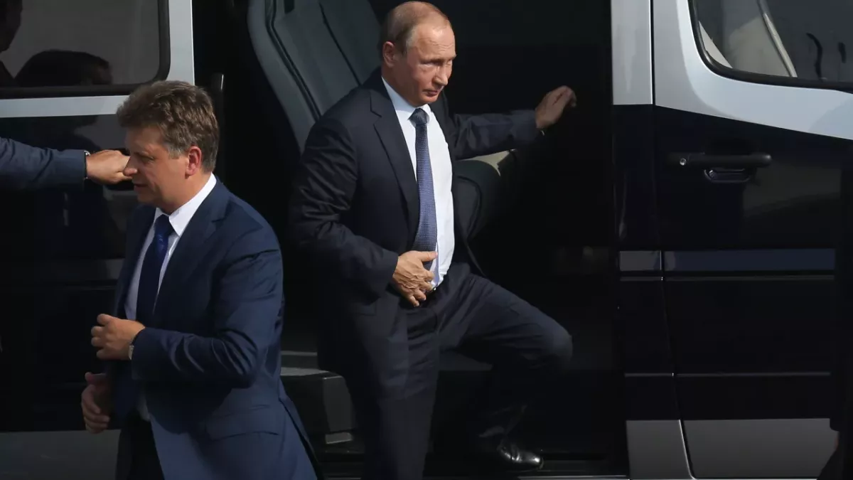 Vladimir Putin is rumouredly to flee to Latin America in case it goes south for him