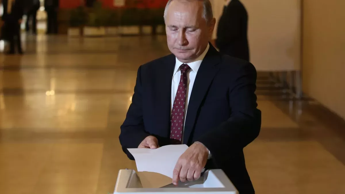 Vladimir Putin's former ally believes he will avoid being overthrown by using this tactic
