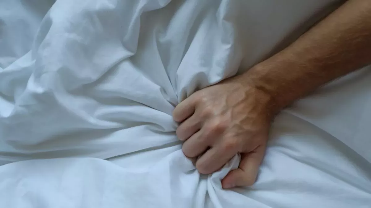 Clenching your fists while you sleep says this about your health