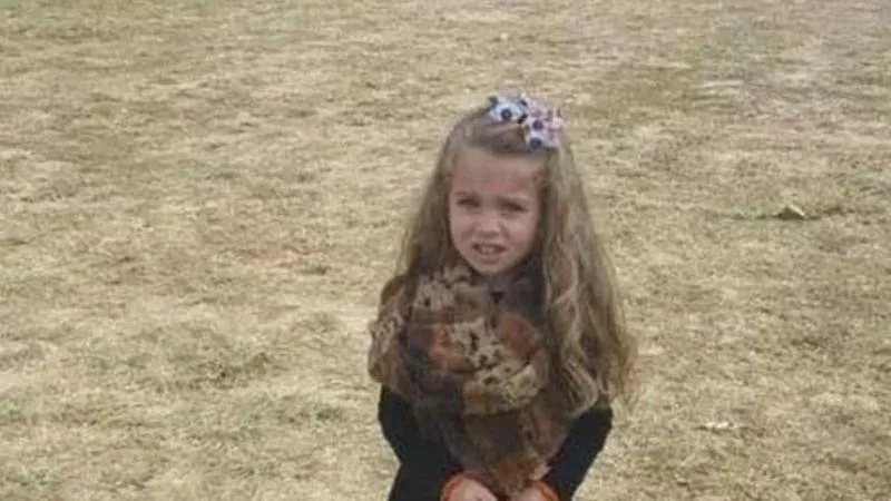 The Viral Image That’s Driving The Internet Crazy, What’s Going On With This Little Girl?