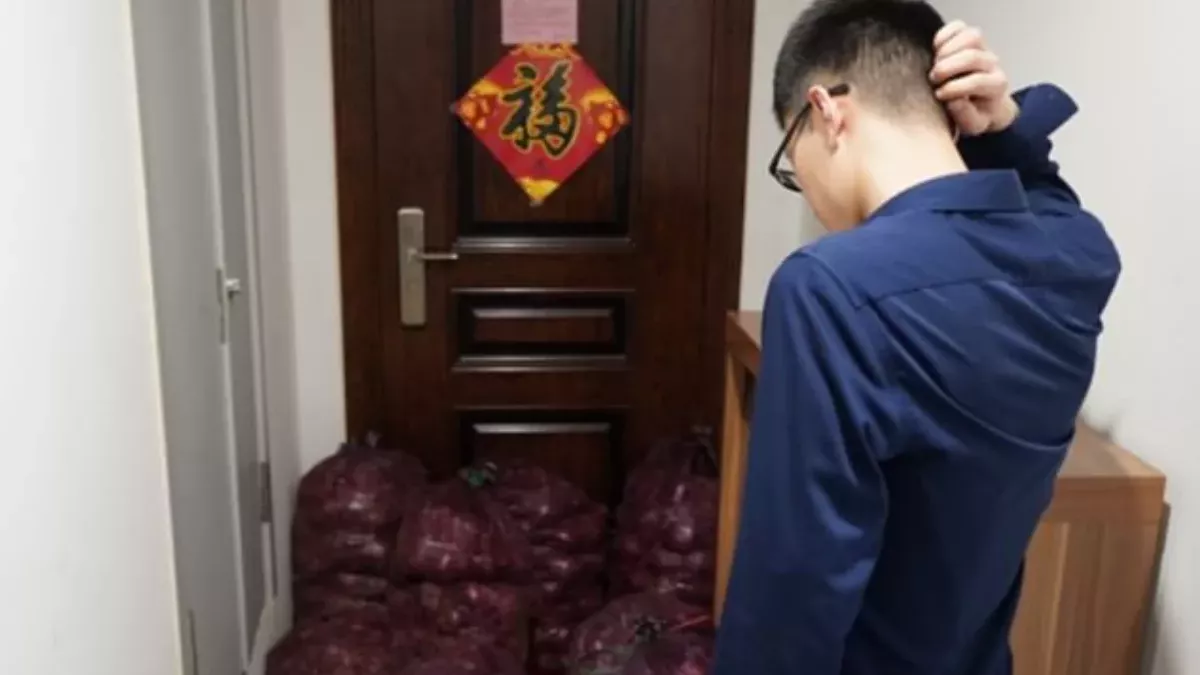 Woman Gets Revenge on Her Ex by Sending Him a Literal ‘Tonne’ of Onions