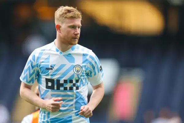 de Bruyne showcases exceptional control with the ball, and he is often regarded as one of the best players of his generation.