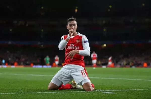 Ozil's M10 Streetwear