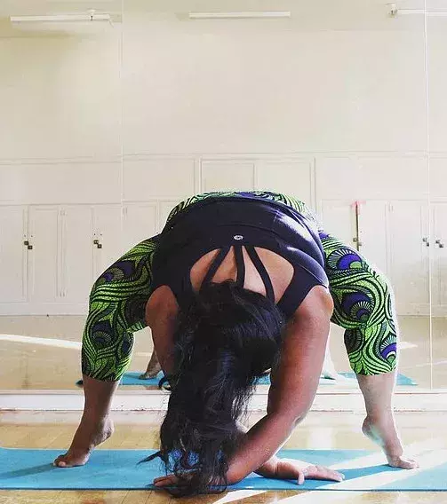 Her yoga wardrobe is very colourful and fun