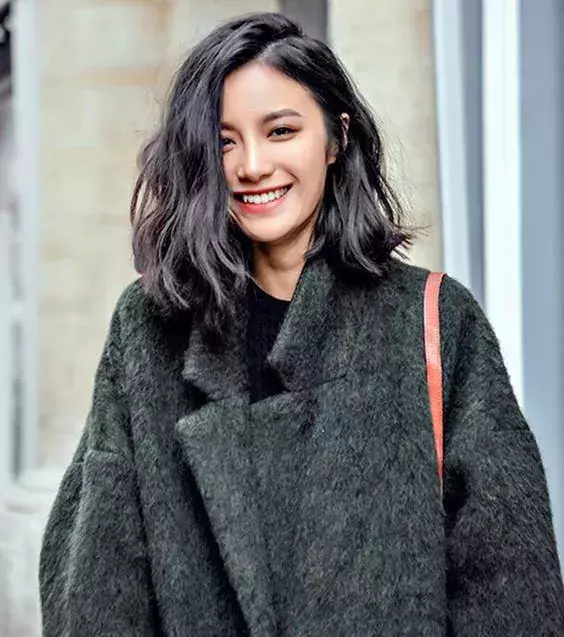 Add extra volume to your naturally short hair. This is a great messy everyday look!