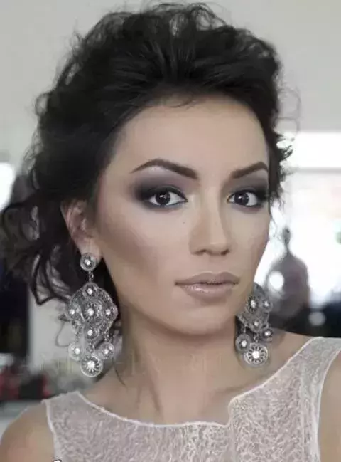 And if you want impeccable make-up and perfect skin, you really shouldn’t forget about…
