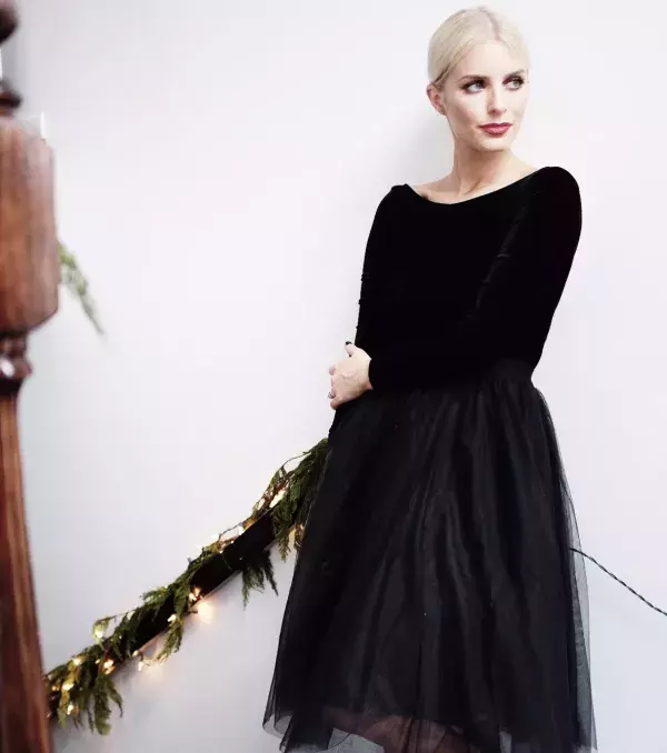 Another cute outfit for a work event - black is always in!