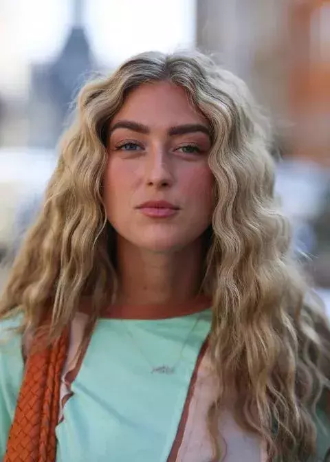 Autumn hair trends: wavy hair