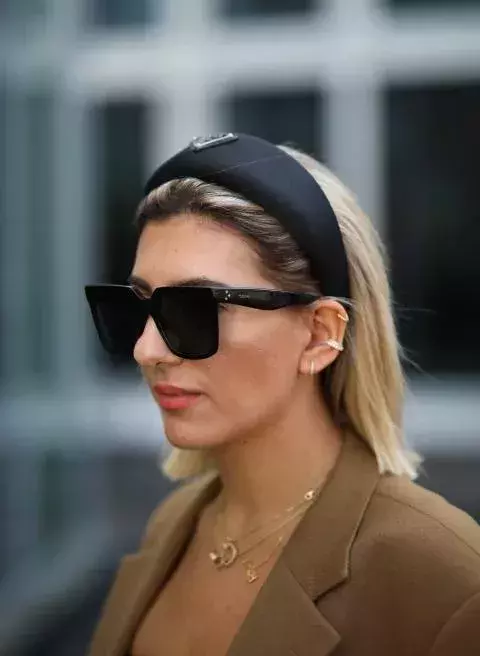  Autumn hairstyle trends: the headband in the hair