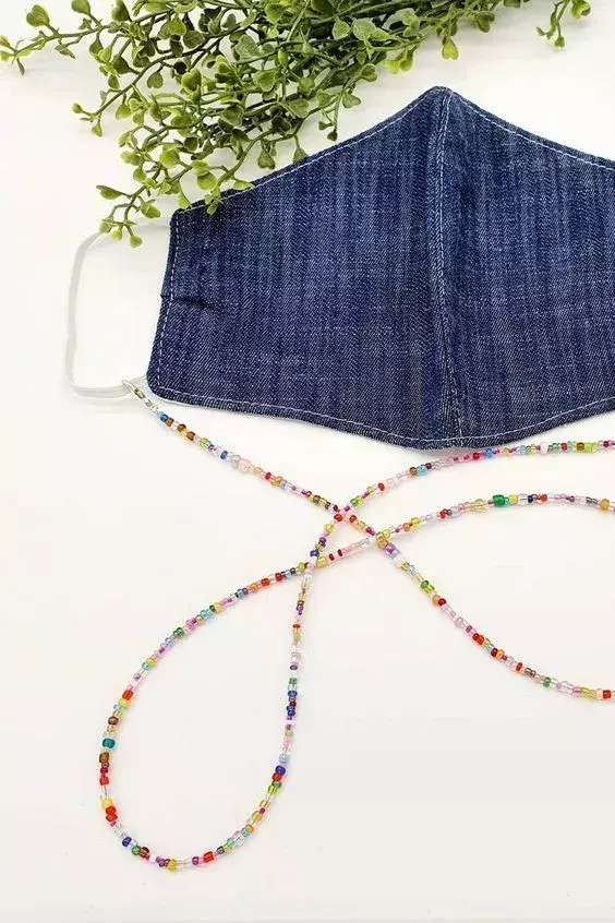 Colourful beads mask chain