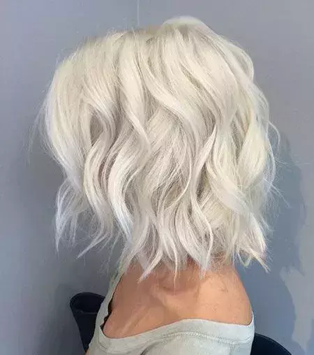 Go extra light for the summer! Stand out by choosing a platinum white colour. It goes with every outfit and adds extra personality.