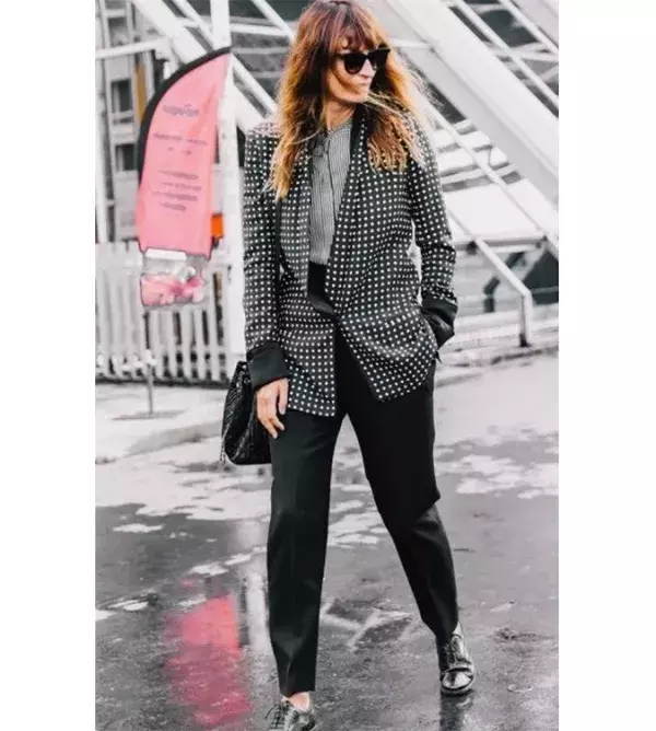 A houndstooth blazer @Pinterest