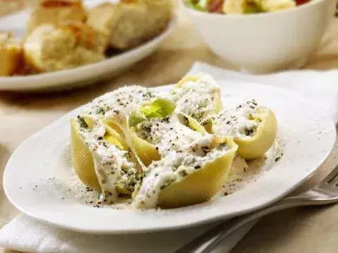 Alfredo-style conchiglioni       