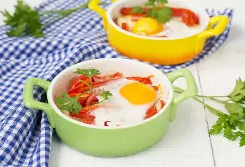 Baked eggs with tomato                        