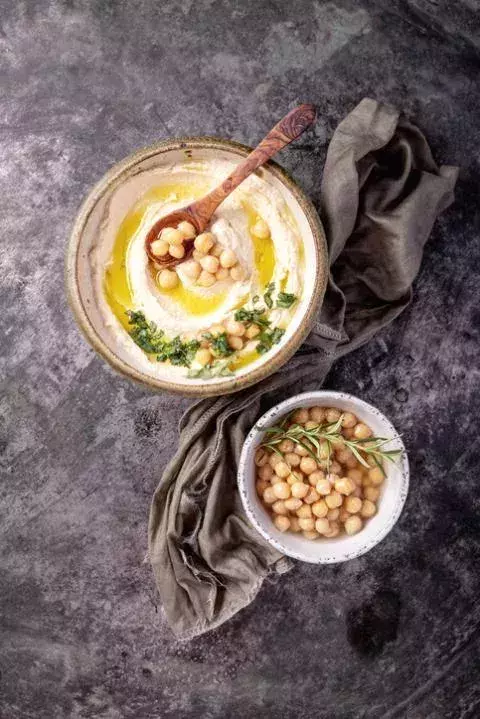 A delicious lemon hummus                