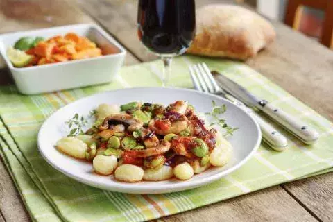 Gnocchi with shrimp and vegetables