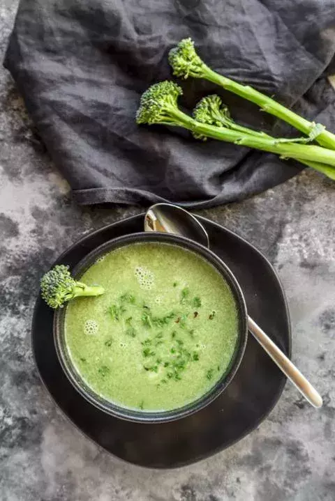 A hot or cold green vegetable soup