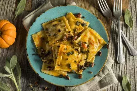 Ricotta and nut ravioli          
