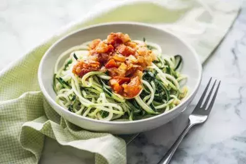 Spiralised courgette and tomato pasta 